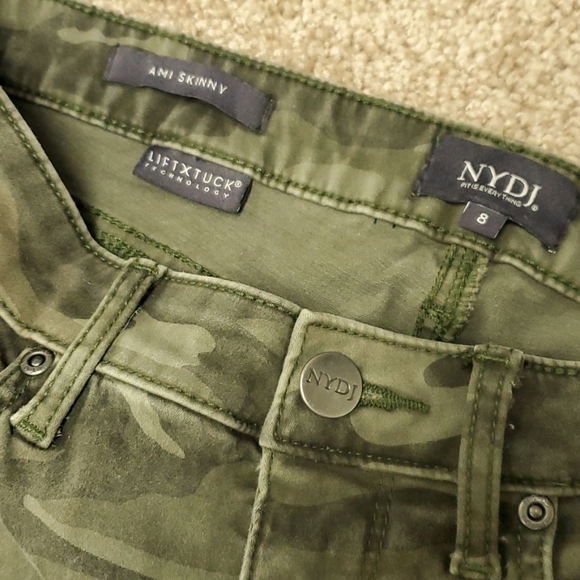 NYDJ Ami Skinny Jeans Camo, Size 8 - Picture 4 of 6